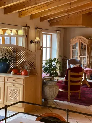 Ein Sitzbereich in der Unterkunft DEVA Achentaler Vitalhotel