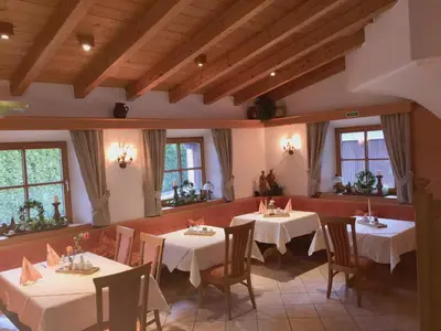 Ein Restaurant oder anderes Speiselokal in der Unterkunft DEVA Achentaler Vitalhotel