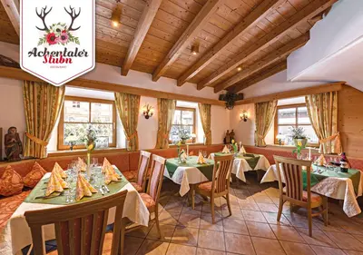 Ein Restaurant oder anderes Speiselokal in der Unterkunft DEVA Achentaler Vitalhotel