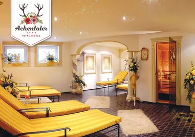Ein Sitzbereich in der Unterkunft DEVA Achentaler Vitalhotel