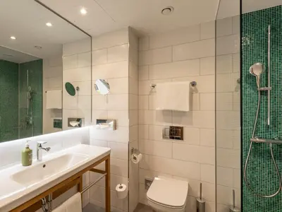 Ein Badezimmer in der Unterkunft Holiday Inn Munich - Leuchtenbergring by IHG