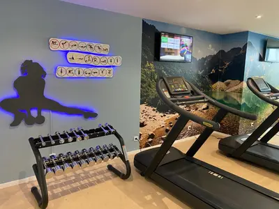 Das Fitnesscenter und/oder die Fitnesseinrichtungen in der Unterkunft Holiday Inn Munich - Leuchtenbergring by IHG