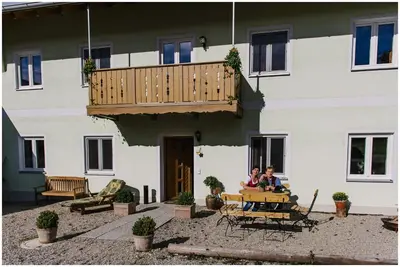 Ein Balkon oder eine Terrasse in der Unterkunft Gästehaus Niedermeierhof