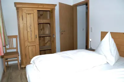 Ein Bett oder Betten in einem Zimmer der Unterkunft Gästehaus Niedermeierhof