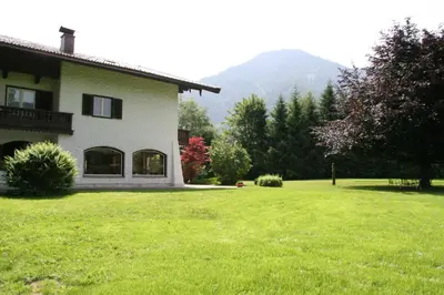 Ein allgemeiner Bergblick oder ein Berglick von des Hotels aus