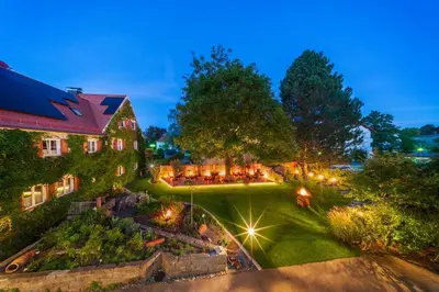 Ein Garten an der Unterkunft Kneipp- und Wellvitalhotel Edelweiss