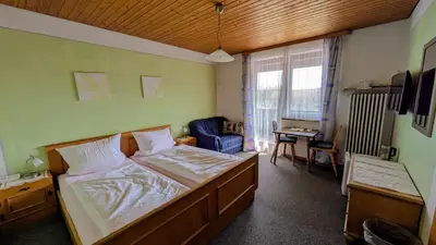 Ein Bett oder Betten in einem Zimmer der Unterkunft Gasthof zur Post
