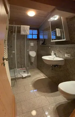 Ein Badezimmer in der Unterkunft Almpartments Rosengasse