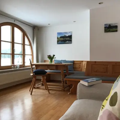 Ein Sitzbereich in der Unterkunft Gästehaus Hotel Maria Theresia