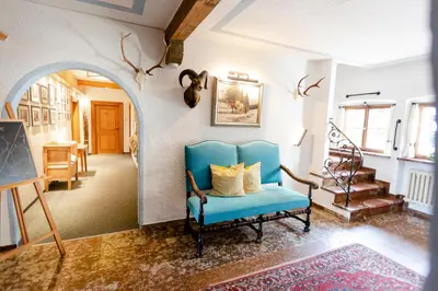 Ein Sitzbereich in der Unterkunft Gästehaus Hotel Maria Theresia