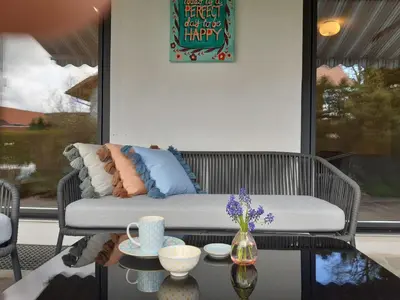 Ein Sitzbereich in der Unterkunft Stilvolles Studio im Allgäu