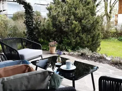 Ein Garten an der Unterkunft Stilvolles Studio im Allgäu