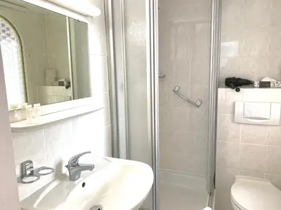 Ein Badezimmer in der Unterkunft Apartmenthaus am Tegernsee - Studios mit Küchenzeile und mit Bus erreichbar