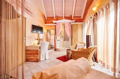 Ein Bett oder Betten in einem Zimmer der Unterkunft Flair Hotel Zum Schwarzen Reiter