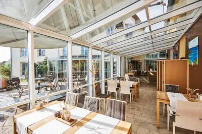 Ein Restaurant oder anderes Speiselokal in der Unterkunft Flair Hotel Zum Schwarzen Reiter