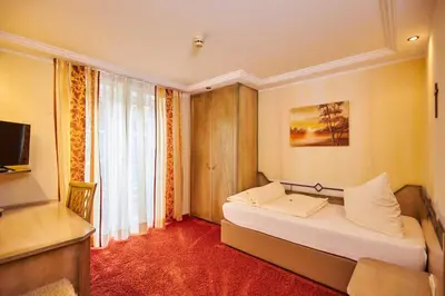 Ein Bett oder Betten in einem Zimmer der Unterkunft Flair Hotel Zum Schwarzen Reiter