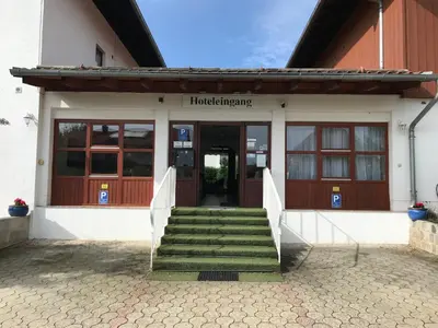 Eine Fassade oder ein Eingang zu Abendruhe Hotel - kontaktloser Check In