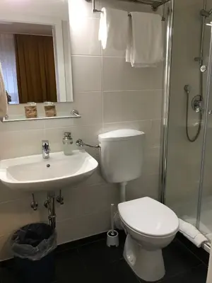 Ein Badezimmer in der Unterkunft Abendruhe Hotel - kontaktloser Check In