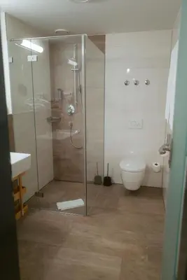 Ein Badezimmer in der Unterkunft Hotel Poellners 20 min von München Hbf
