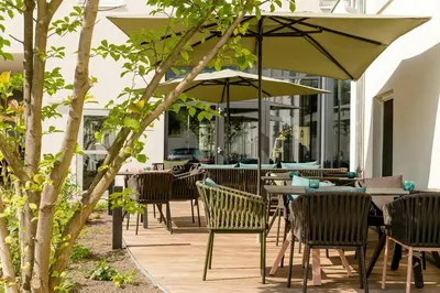 Ein Restaurant oder anderes Speiselokal in der Unterkunft Motel One München-Westend