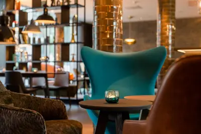 Ein Sitzbereich in der Unterkunft Motel One München-Westend
