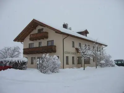 Pension Demmel, Bed & Breakfast im Winter
