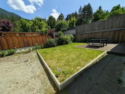 Ein Garten an der Unterkunft Ferienwohnung Hofheinz