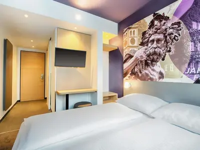 Ein Bett oder Betten in einem Zimmer der Unterkunft B&B Hotel Augsburg-West