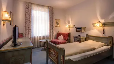 Ein Bett oder Betten in einem Zimmer der Unterkunft Hotel Gasthof zur Post