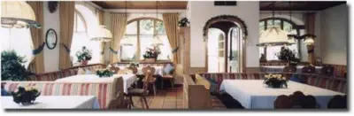 Ein Restaurant oder anderes Speiselokal in der Unterkunft Hotel Gasthof zur Post