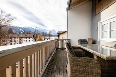 Ein allgemeiner Bergblick oder ein Berglick von der Ferienwohnung aus