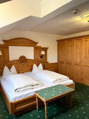 Ein Bett oder Betten in einem Zimmer der Unterkunft Gasthof & Hotel Jägerwirt
