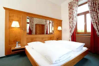 Ein Bett oder Betten in einem Zimmer der Unterkunft Hotel Grünwald
