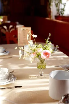 Ein Restaurant oder anderes Speiselokal in der Unterkunft Hotel Grünwald