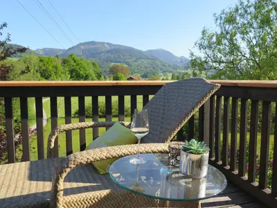 Ein allgemeiner Bergblick oder ein Berglick von der Ferienwohnung aus