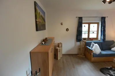 Ein Sitzbereich in der Unterkunft Ferienwohnung Viererspitzblick