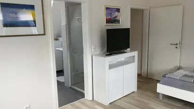 TV/Unterhaltungsangebot in der Unterkunft München Waldperlach ruhig und sehr schöne Wohnung