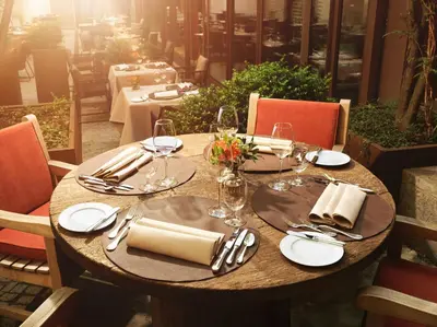 Ein Restaurant oder anderes Speiselokal in der Unterkunft Hotel Bayerischer Hof