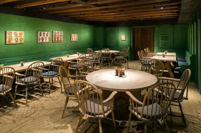 Ein Restaurant oder anderes Speiselokal in der Unterkunft Hotel Bayerischer Hof
