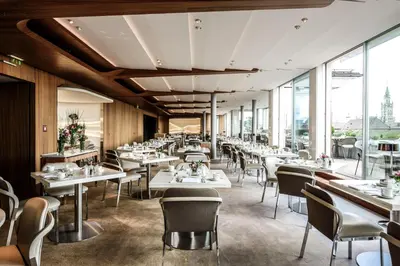 Ein Restaurant oder anderes Speiselokal in der Unterkunft Hotel Bayerischer Hof