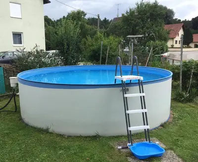 Der Swimmingpool an oder in der Nähe von Komfort Wohn- und Ferienhaus JAKOBI