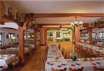 Ein Restaurant oder anderes Speiselokal in der Unterkunft Gasthof Mühlwinkl