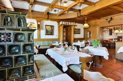 Ein Restaurant oder anderes Speiselokal in der Unterkunft Gasthof Mühlwinkl