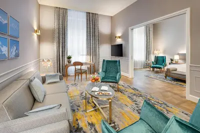 Ein Sitzbereich in der Unterkunft Mandarin Oriental, Munich