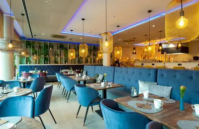 Ein Restaurant oder anderes Speiselokal in der Unterkunft Leonardo Hotel Augsburg