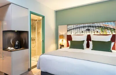 Ein Bett oder Betten in einem Zimmer der Unterkunft Leonardo Hotel Augsburg