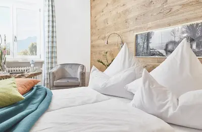 Ein Bett oder Betten in einem Zimmer der Unterkunft Zum Fischer am See ***S