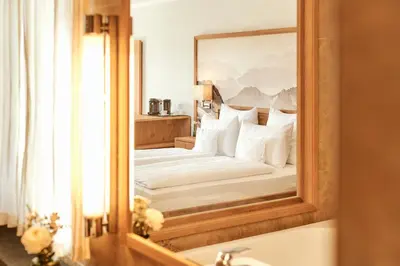 Ein Bett oder Betten in einem Zimmer der Unterkunft Hotel Gsteig