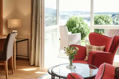 Ein Sitzbereich in der Unterkunft Hotel Gsteig