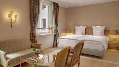 Ein Bett oder Betten in einem Zimmer der Unterkunft Hotel Excelsior München
